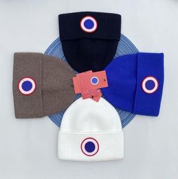 Designer Beanie Crânio Caps Designer Elegante Ganso Crânio Cap Letra Beanie Homens Mulheres Chapéu De Lã Quente Canadá Unissex