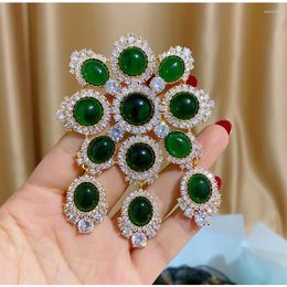 Brooches XUYE Fashion Emerald Green Zirconia Pins Jewellery Designer Statement Tassel Corsage Accessories