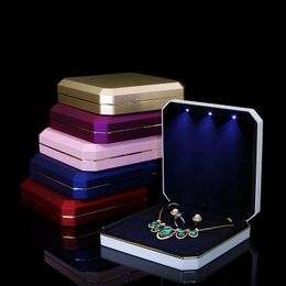 Jewellery Boxes Large LED Light Set Box Plastic Pearl Earring Necklace Jewellery Gift Storage Case with Lacquer Finish Customise Q231109