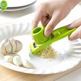 New Garlic Press Multifunction Stainless Steel Pressing Garlic Slicer Cutter Shredder Kitchen Tool Vegetable Peeling Garlic Crusher