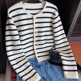 Women's Knits Tees Korean Fashion Sweater Cardigan White Black Striped Knitted Sweater Women Long Sleeve Casual Short Tops Korean Style 231109