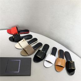 Designer Fashion Slippers Women Sandals Comfort Slipper Luxury Letter Logo Decorative Slipper Flat Beach Sandal