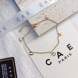 Designer Gold Ankänen Ts für Frauen Neues Design mit Schmuckmarke Perfekte Geschenktemperament und stiles bewusstes Durchgang