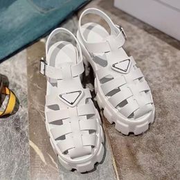 Women Foam Rubber Sandal Designer Sandals Triangle Metal Slippers Lady Platform Slides Round Toe Retro Loafers Fashion Beach Shoes 2023