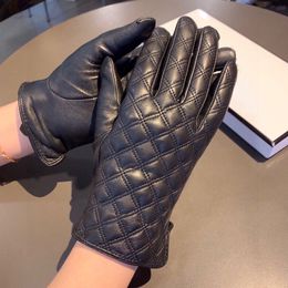 luxury designer gloves Women men five fingers gloves fashion top quality genuine leather cashmere winter warm gloves B0114 B0115