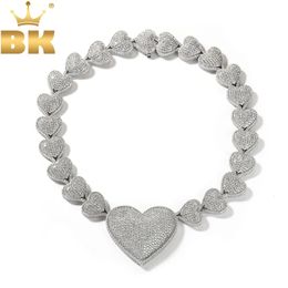 Pendant Necklaces THE BLING KING 2 Sizes Big Heart Necklace Micro Paved Out Cubic Zirconia Link Chain Gift For Women Girl Hiphop Jewellery 231110