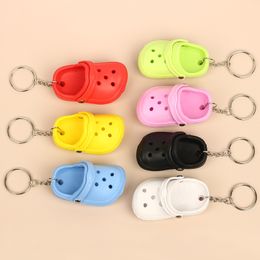 Criativo mini buraco chinelos sapatos chaveiros pingente bonito saco carro pvc metal buracos sapato chaveiro acessórios de jóias a granel