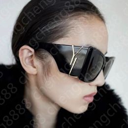 Luxury Fashion Sunglasses For Women hot designer Summer Style Anti-Ultraviolet Retro Plate Square Full Frame Glasses Random Box119