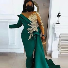 2023 Sexy Prom Dresses Dark Green Mermaid Jewel Neck Illusion Gold Lace Appliques Crystal Beaded Long Sleeves Plus Size Satin Evening Gowns Side Train