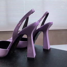 i pattini high-heeled dentellare della pelle verniciata di ultimo modo hanno indicato la pompa decorativa 11cm pattini del pranzo del vestito Sandali di lusso del progettista