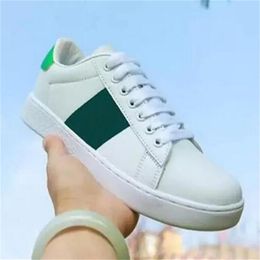 Men's Dress Shoe Women Casual Shoes Designer Sneakers Luxury Embroidered Green Red Stripes Womens Shoes Sneaker Unisex Walking Sports Trainers