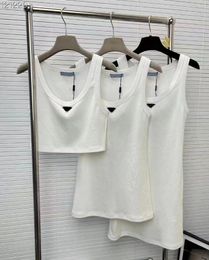 Vestidos de grife feminino Saias estampadas com letras da moda com triângulo invertido Coletes casuais de verão sem manga Crop Top 3 cores opcionais