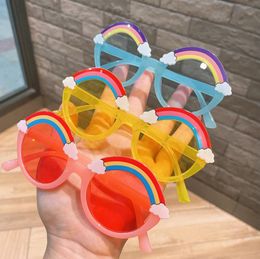 Coole Neon-Regenbogen-Sonnenbrille für Kinder, runde, bonbonfarbene Brille für Mädchen, mehrfarbige Gläser, geeignet für Kinder im Alter von 6 bis 12 Jahren