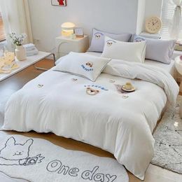 Bedding Sets Cute Bear Embroidery Set Lovely Cartoon Sheep Single Double Duvet Cover Soft Skin Friendly Quilt Pillowcase