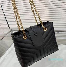 Designer Shoulder Tote Flap Cloud Chain Quilted Woman Shop Women Handbags Beach Purse Leather Classic Letters Big Gold 23 Hardware