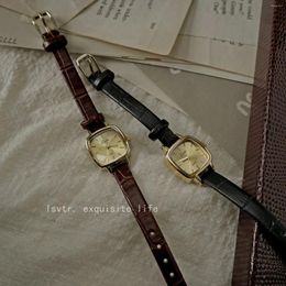 Wristwatches Women Quartz Watch Luxury Simple Style Square Dial Black Brown Leather Female Vintage Small Gold Case Watches Ladies Wristwatch