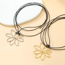 Pendant Necklaces Collar Necklace With Irregular Blossom Colourful Flower Neckchains Wax Rope Collarbone Chains Ornament