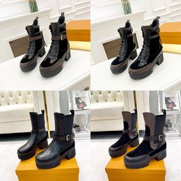 Designer Martin Boots Black Ankle Biker Platform Flats Combat Chelsea Boots Low Heel Lace Up Booties Leather Chain Logo Buckle Women's Luxury Designer Shoes