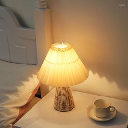 Table Lamps Nordic INS Night Light Pleated Lamp Retro Vintage Korean Bedroom Decoration Atmophere Wedding Room Desk Bedside