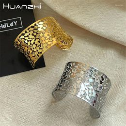 Bangle HUANZHI Irregular Curved Leaf Hollow Metal Open Bracelet For Women Girls Fashion Elegant Exaggerated Jewellery Gifts 2023