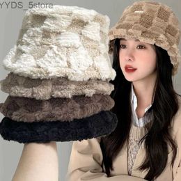 Wide Brim Hats Bucket Hats Winter Thicken Fisherman Hats Women Girls Lamb Fleece Checker Panama Caps Outdoors Plush Warm Letter Wide Brim Bucket Hat YQ231110