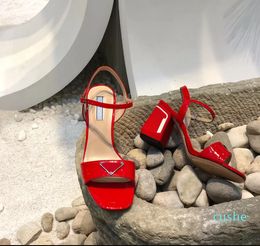 2023 Sandals European Designers Shoes Fashion Women 39 s Leather High Heel transparent Sandals Summer sandal Party Dress Shoe