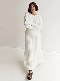 Basic Casual Dresses Solid Colour Round Neck Long Sleeved Knitted Dress Women Pleated Slim White Long Robes Summer Lady Office Streetwear Vestido 231110
