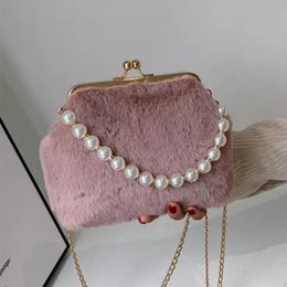 Evening Bags Retro Pearl Chain Handbag Winter Plush Women Small Shoulder Fashion Clip Maomao Shell Bag Designer Lady Crossbody Purse 231110