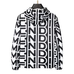 The latest model menswear designer wonderful print jacket ~ American jacket ~ menswear designer zipper jacket size is mainly based on the actual accuracy.