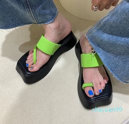 Slippers Summer 2023 Exposed Toe Thick Sole Flat Heeled Beach Shoes For Women Wearing Sandals