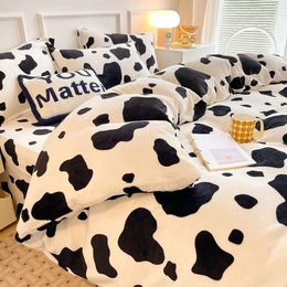 Bedding sets Milk Velvet Bedding Set Black White Cow Leopard Pattern Duvet Cover Bed Linens Pillowcase Winter Warm Soft Flannel Bed Sheet Set 231110