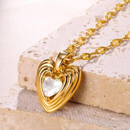 Pendant Necklaces Vintage Heart Necklace For Women Zircon Choker Multilayer Corrugated Love Elegant Jewellery Gifts