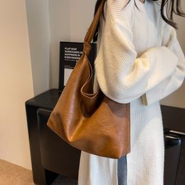 Retro simple large-capacity tote bag for women commuting casual bag shoulder crossbody armpit handbag for women