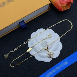 Womens Necklace Designer Luxury Pendant Diamonds Necklaces Fashion For Women Mens Gold Silver Necklace Unisex Couple Jewellery VN-014