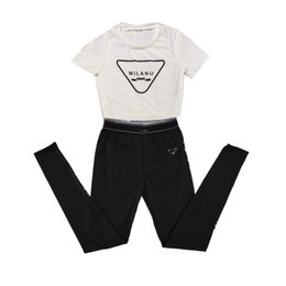 Mulheres duas peças calças treino designer de duas peças conjunto carta impressão saia conjunto sexy manga curta camiseta calças casuais terno esportivo em torno do pescoço outfits sólido jogging terno