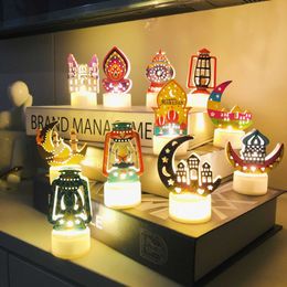 Novelty Items 2023 Iron LED Candle Lights Muslim Ramadan Ornament Lamp Eid Home Party Atmosphere Decorative Accessories Moon Star Night Light Z0411