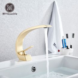 Смесители раковины для ванной комнаты MyQualife Creative Design Crative Brash Gold Basin Basin Playser Decker монтированный холод и 230410