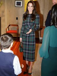 Basic Casual Dresses Kate Middleton Princess Runway Spring Autumn Women s High Quality Party Elegant Long Sleeve Plaid Midi Pencil Dress 231110