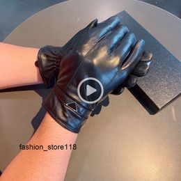 High Grade Sheepskin Gloves Classic Hardware Glove Luxurys Designers Fashion Personality Glove Men Solid Colour Simplicity Gloves F3VU