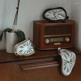 Wall Clocks Creative Twist Melt Nordic Vintage Living Room Decoration Mute Electronic Clock Bedroom Ornament Home Accessories