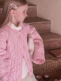 Куртки Детская одежда Дети 2023 Осень и зима Розовая стеганая легкая куртка с хлопковой подкладкой для девочек Кардиган в корейском стиле