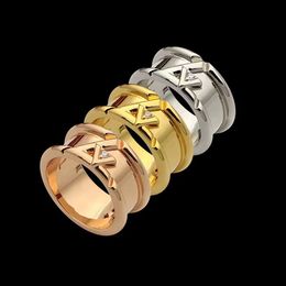 2023 Brand Fashion V-shaped Crystal Coupe Ring for Women Couples Luxury Charm Diamond Ring 18k Gold Titanium Steel Designer Jewellery