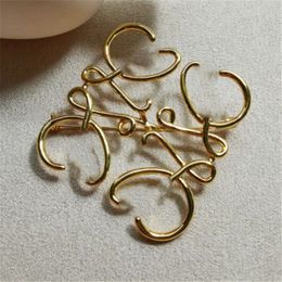 Hollow Pins Brooch Designer Jewelry for Women Gold Sier Letter Broochs Mens Classic Brand Breastpin Suit Dress Ornament