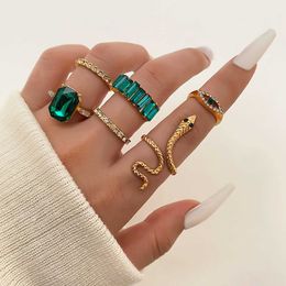 Band Rings IPARAM Retro Gold Color Metal Rings for Women Green Crystal Snake Evil Eyes Vintage Finger Ring Party Jewelry Gifts P230411