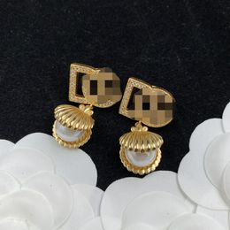 Fashion D Letter Brass Stud Earrings 18K Gold Plated Shell wrapped pearls Women&Girls Valentines Mothers Day Wedding Birthday Designer Jewelry Gifts DER3 ---004