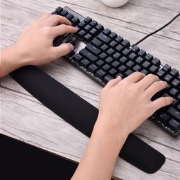 Freeshipping Silicone Keyboard Wrist Rest Pad Ergonomic Support Comfort Gel Wrist Rest Pad for Comuter PC Laptop Netbook 104 Keys Black Ogvq