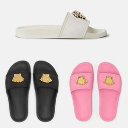 Flipers de tecido bordados Designer Slide Ladies São de verão Sandals Sandals Fashion Low Lealed Shoe Shoe Size2023