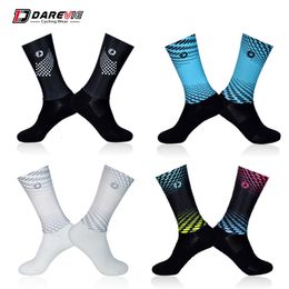 Sports Socks DAREVIE Men Cycling AntiSlip Bike Sock Professional High Speed Aero Breathable Racing MTB Road Women Sockings 230411