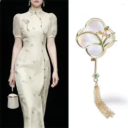 Brooches 4-5MM Natural Beige Pearl Shell Inlaid Chinese Style Plum Orchid Bamboo And Chrysanthemum Four Gentleman Brooch