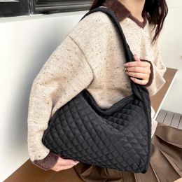 Evening Bags Diamond Pattern Women Shoulder Bag Quilted Tote Embroidered Thread Underarm Large Capacity Armpit Purses Solid Color Handbag